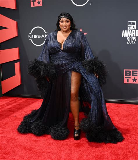 gucci dress lizzo|Lizzo Is Queen of the Red Carpet in a Flamboyant Feathered Gown.